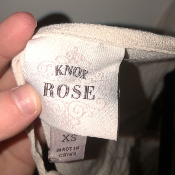 3/$20 • FLOWY BOHO TOP W/ TIE BACK - Picture 6 of 7